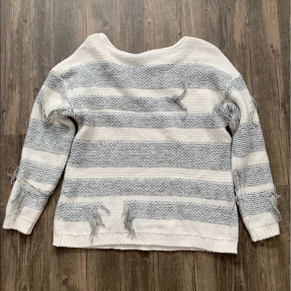 VINCE CAMUTO Sweater!  - Picture 7 of 8